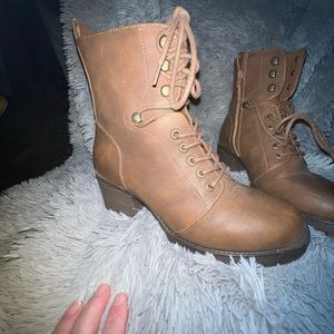 Size 8 Ankle boots, like new,